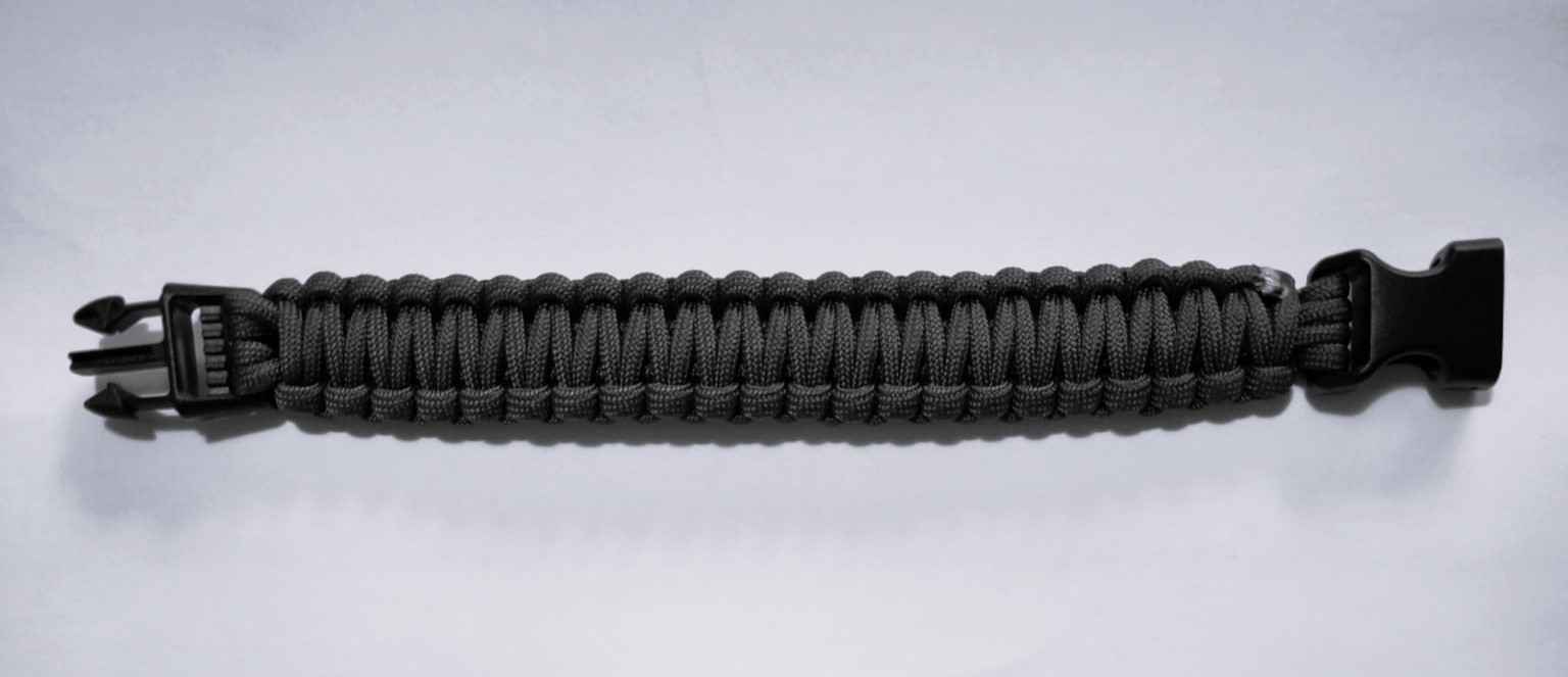 A real photo din Bratara Paracord Invader Gear Negru by Solo (1)