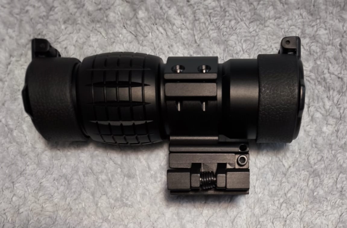 A real photo din Magnifier 3x35 V2 Theta Optics by Solo (3)